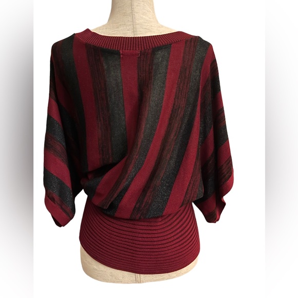 Cent Knit~Women’s Black & Maroon Sweater - Picture 2 of 4